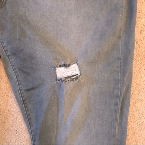 Lane Bryant Mid Rise Super Stretch Skinny Jeans Womens Size 20 Grey Distressed - Picture 13 of 14